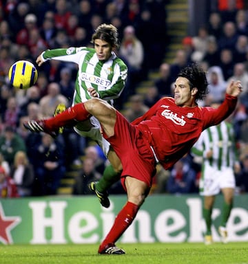 18 Españoles que han defendido la camiseta del Liverpool