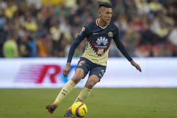 Álvarez también fue llamado con el Tri y aunque puede jugar diferentes posiciones, hay pocos mexicanos que puedan hacerlo como él en el centro de la zaga.