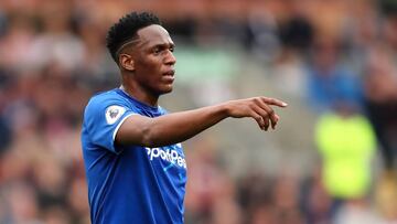 Yerry Mina y el Everton buscarán tres puntos frente al West Ham.