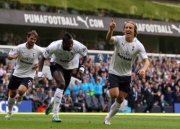 En 2008 ficha por el Tottenham por 16,5 millones de libras unos 20 millones de euros, por lo que Modrić igualó el fichaje de Darren Bent, que hasta ese momento era el más costoso en la historia de los Spurs.