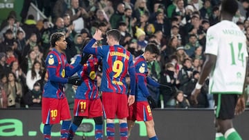SANTANDER, 15/01/2026.- Los jugadores del Barcelona celebran el segundo gol del equipo en el partido de octavos de final de Copa del Rey que Racing de Santander y FC Barcelona disputan este jueves en El Sardinero, en la capital cántabra. EFE/Pedro Puente Hoyos