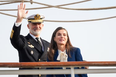 Los Reyes Felipe VI y Letizia Ortiz, se despiden de la Princesa de Asturias, Leonor de Borbón antes de la partida de embarcar en el Juan Sebastián Elcano. A 11 de enero de 2025 en Cádiz, Andalucía (España). Los Reyes Felipe VI y Letizia, junto a la ministra de Defensa, Margarita Robles, presiden el acto de despedida del buque escuela 'Juan Sebastián de Elcano' en el Puerto de Cádiz. En esta ocasión histórica, la Princesa de Asturias, Leonor de Borbón, embarcará como guardiamarina de primero. El evento contará también con la presencia del presidente de la Junta de Andalucía, Juanma Moreno.
11 ENERO 2025
Francisco J. Olmo / Europa Press
11/01/2025
