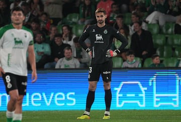 El paradón del penalti de Jokin Ezkieta eclipsó el golazo de Aritz Aldasoro en Zaragoza. No pasa nada, son amigos.