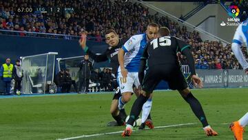 Penalti de Kovacic a el Zhar no señalado con 1-2