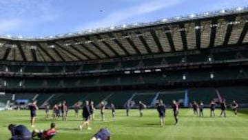 El equipo inglés entrenando en Twickenham.