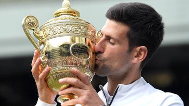 Djokovic celebra su 16º Grand Slam en Wimbledon.