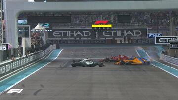 Alonso, Hamilton y Vettel, al final de la carrera de Abu Dhabi haciendo donuts.