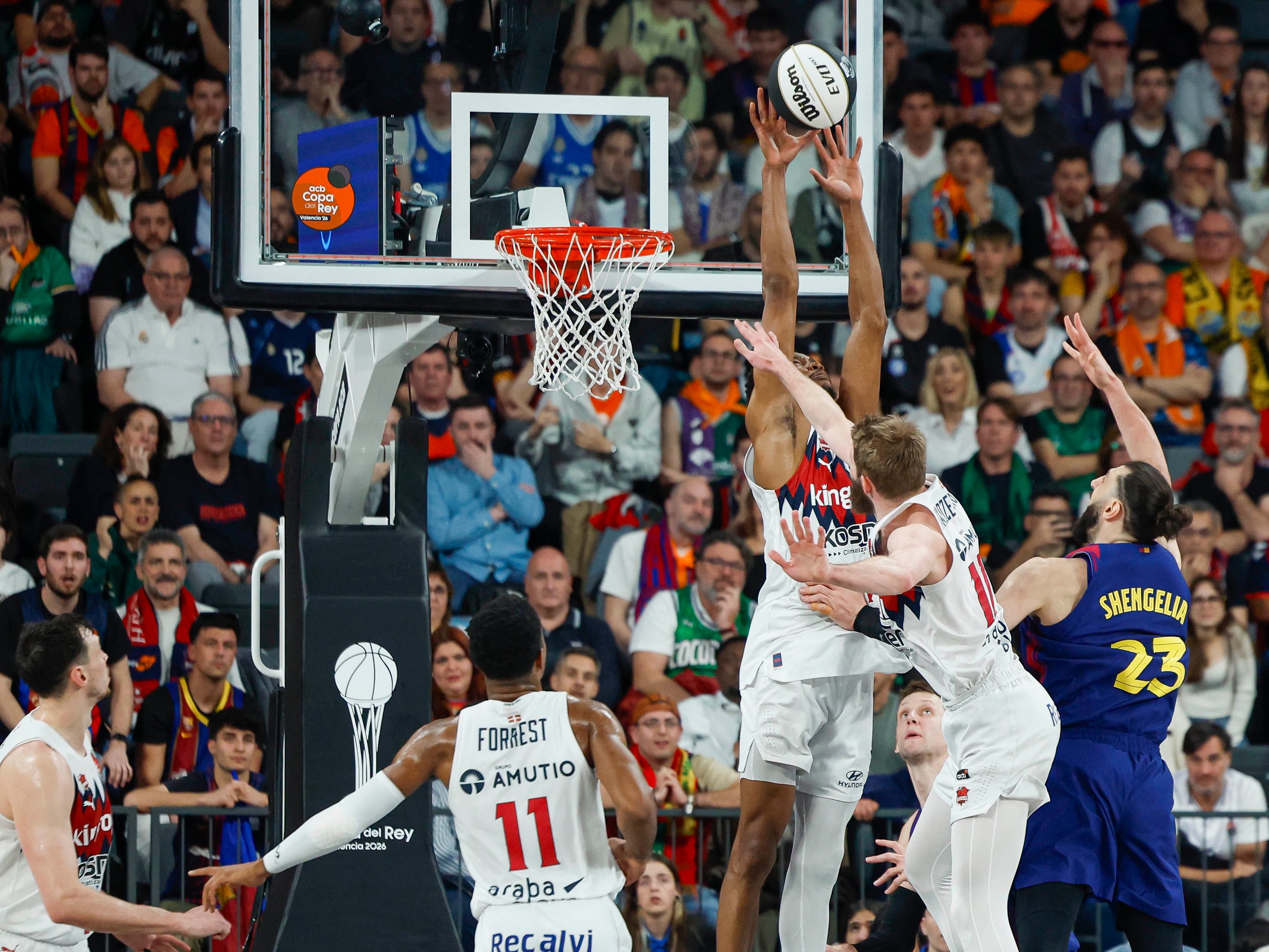 El Baskonia evita otro Clásico