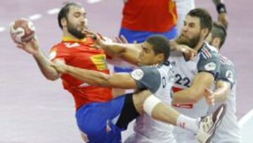 Joan Ca&ntilde;ellas, en el partido contra Francia. Este domingo ser&aacute; un pilar ante Polonia. 