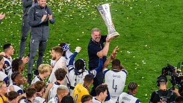 El t¨¦cnico de los Spurs cumpli¨® y gui¨® al equipo londinense al t¨ªtulo de la UEFA Europa League tras vencer al Manchester United en Bilbao.