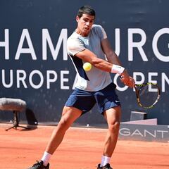 Alcaraz debuta con susto