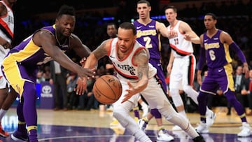 LOS ANGELES, CA - DECEMBER 23: Julius Randle #30 of the Los Angeles Lakers battles Al-Farouq Aminu #8 of the Portland Trail Blazers for a loose ball during the second half of a game at Staples Center on December 23, 2017 in Los Angeles, California. NOTE TO USER: User expressly acknowledges and agrees that, by downloading and or using this photograph, User is consenting to the terms and conditions of the Getty Images License Agreement. Sean M. Haffey/Getty Images/AFP
== FOR NEWSPAPERS, INTERNET, TELCOS & TELEVISION USE ONLY ==
