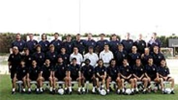 <b>PRIMERA FOTO OFICIAL.</B> La plantilla del Espanyol posó por primera vez al completo tras el entrenamiento de la tarde. Son una gran familia.