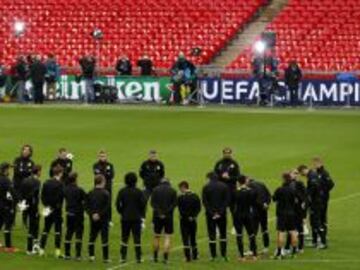 24/05/2013.- El entrenador del Borussia Dortmund, Jurgen Klopp durante el entrenamiento del equipo en el estadio de Wembley, Londres, donde mañana se disputará la final de la Champions League contra el Bayern Múnich.