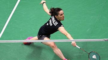 Beatriz Corrales devuelve el volante ante Chloe Birch durante su partido de primera ronda del Mundial de Bádminton que se celebra en Nankín.