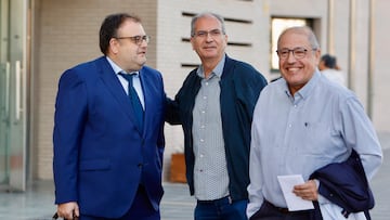 CASTELLÓ 18/02/2025 CD CASTELLÓN TEMPORADA 24/25
CONRADO MARÍN Y MIGUEL ANGEL SERER DE SENTIMIENTO ALBINEGRO CON EL ABOGADO ENRIQUE GALINDO DURANTE EL JUICIO EN 22 DE OCTUBRE DE 2024
FOTOS CARME RIPOLLES