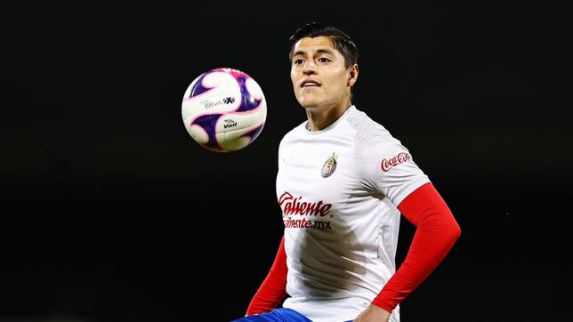 Ronaldo Cisneros, cuarta baja de Chivas