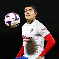 Ronaldo Cisneros se va de Chivas a la MLS