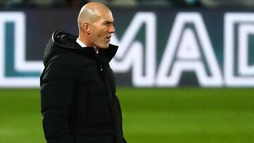 Soccer Football - La Liga Santander - Real Madrid v Athletic Bilbao - Estadio Alfredo Di Stefano, Madrid, Spain - December 15, 2020 Real Madrid coach Zinedine Zidane REUTERS/Sergio Perez