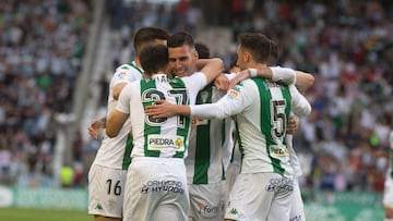 Guardiola celebra su gol ante el Almería en 2018