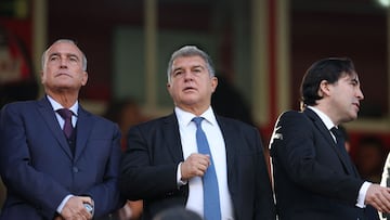 Laporta y Rafa Yuste, en el palco de Vallecas, junto a Martín Presa.