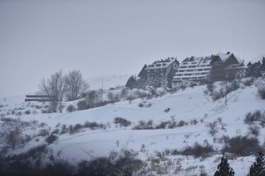 Viviendas en Formigal tras la llegada de un temporal.