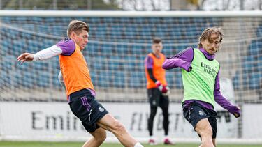 MADRID, SPAIN - FEBRUARY 23: Toni Kroos and Luka Modric players of Real Madrid are training at Valdebebas training ground on February 23, 2023 in Madrid, Spain. (Photo by Antonio Villalba/Real Madrid via Getty Images)
