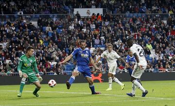 El jugador del Real Madrid Vinicius marca el 5-0 al Melilla. 