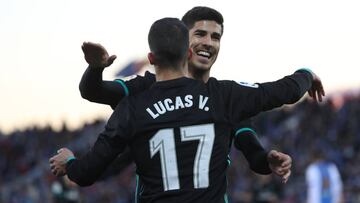 Asensio felicita a Lucas V&aacute;zquez.