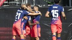 Correa celebra con Carrasco y Llorente uno de sus goles al Celta. 