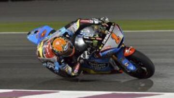 Tito Rabat, con su moto en el circuito de Losail.