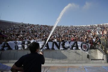 Futbol, Palestino vs Colo Colo
Tercera fecha, campeonato nacional 2018
Hinchas de  Colo Colo  alientan a su equipo durante el partido de primera division contra Palestino disputado en el estadio Nacional de Santiago, Chile.
17/02/2018
Andres Pina/Photosport