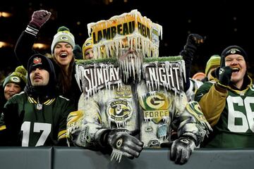 "Frozen Tundra Man", que es como se hace llamar este acérrimo fan, fue testigo de la victoria de su equipo en Green Bay, Wisconsin, frente al eterno rival, los Chicago Bears. La rivalidad entre Packers y Bears es la más antigua y enconada de la NFL y justo esta temporada se cumplen 100 años de su primer enfrentamiento.