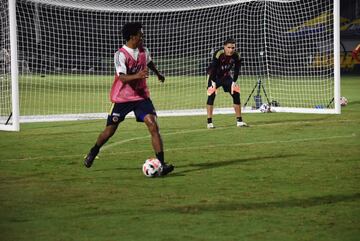 La Selección Colombia trabajó con 22 jugadores en Barranquilla antes del primer juego de Eliminatorias antes Venezuela.