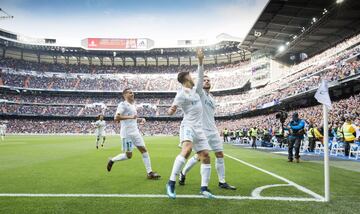 Los jugadores del Real Madrid celebrando el gol de Nacho el primero del Real Madrid 