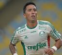 Lucas Barrios podría enfrentar a Colo Colo en la Libertadores