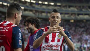 <br><br>

Roberto Alvarado celebra su gol 2-0 de Guadalajara durante el partido Guadalajara vs Pumas UNAM, correspondiente a la jornada 16 del Torneo Clausura Grita Mexico C22 de la Liga BBVA MX, en el Estadio Akron, el 23 de Abril de 2022.