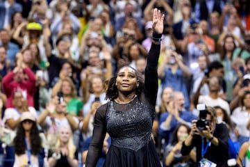 La mejor tenista de la historia se ha despedido de las pistas tras su encuentro frente a Tomljanovic. En casi tres décadas de una carrera increíble ha levantado 73 títulos, 23 de ellos de Grand Slam.