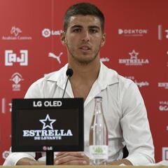 Babic: "El míster quiere un central fuerte y bueno en el juego aéreo"