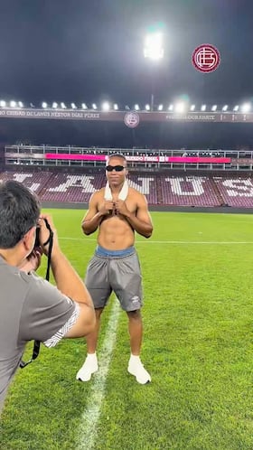 Cabezazo y a cobrar con una celebración que destaca el club.