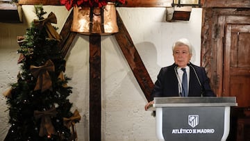 Enrique Cerezo en la tradicional comida con los medios en la Posada de la Villa.