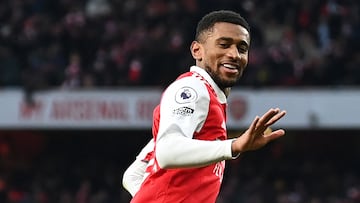 Reiss Nelson, jugador del Arsenal, celebra su gol contra el Bournemouth.