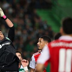 Adán frena al Arsenal en Lisboa