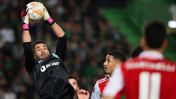 Ad¨¢n frena al Arsenal en Lisboa