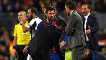 Messi y Luis Enrique se miran atentamente