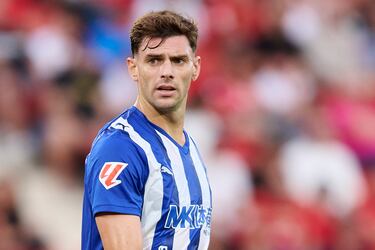 
El delantero argentino hizo de todo, lo bueno y lo malo. Hizo un tanto, en el que aunó fútbol de calle al robar al defensa del Espanyol y definición de killer para definir.