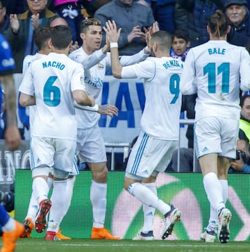 Cristiano celebra el 1-0 con Benzema.