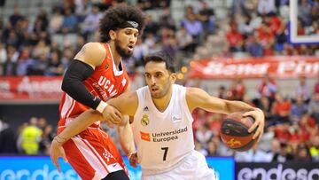 Facundo Campazzo, ante Askia Booker.