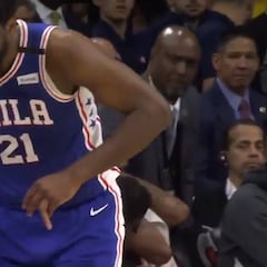 ¡Y volvió a jugar! La espeluznante lesión de Embiid
