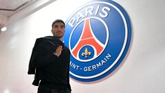 PARIS, FRANCE - OCTOBER 29: Carlos Soler of Paris Saint-Germain arrives to he stadium for the Ligue 1 match between Paris Saint-Germain and ESTAC Troyes at Parc des Princes on October 29, 2022 in Paris, France. (Photo by Aurelien Meunier - PSG/PSG via Getty Images) paisano